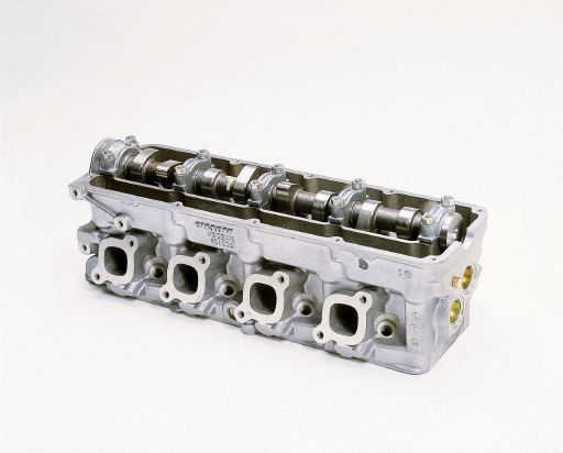 NẮP QUY LÁT VOLVO PENTA Nắp quy lát Volvo Penta 2